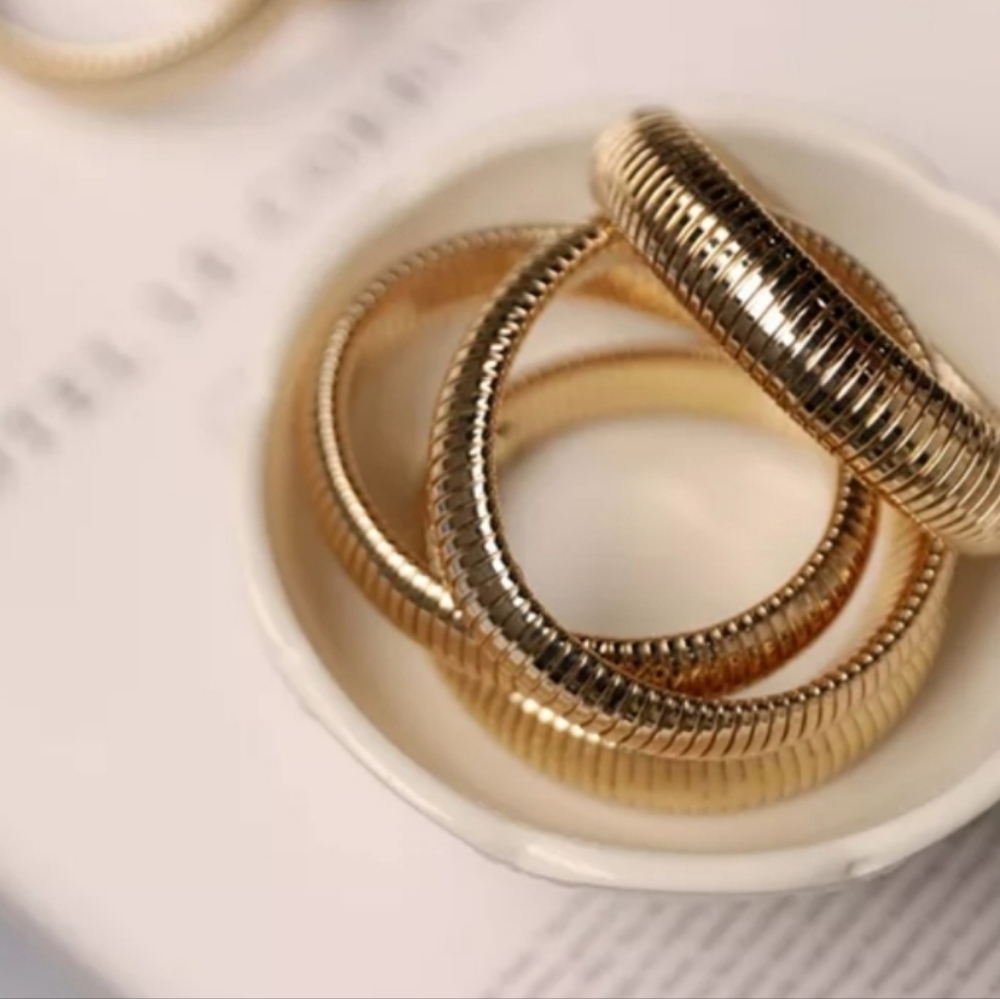 BNWT Elegant Gold-Toned Bangle Stretch Slip-on Set
